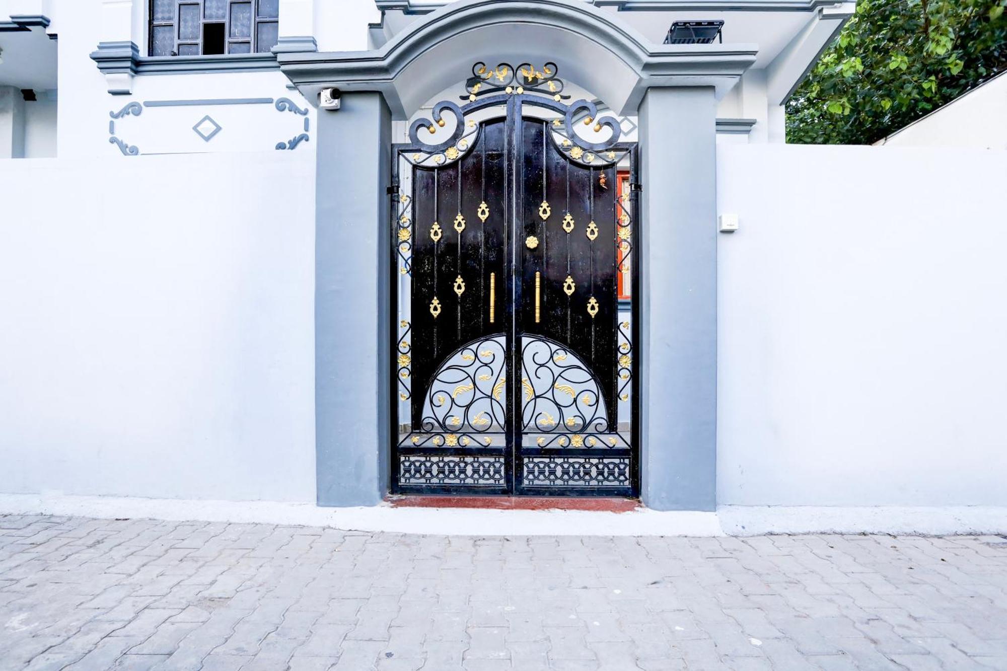 Hotel O R B Palace Варанасі Екстер'єр фото